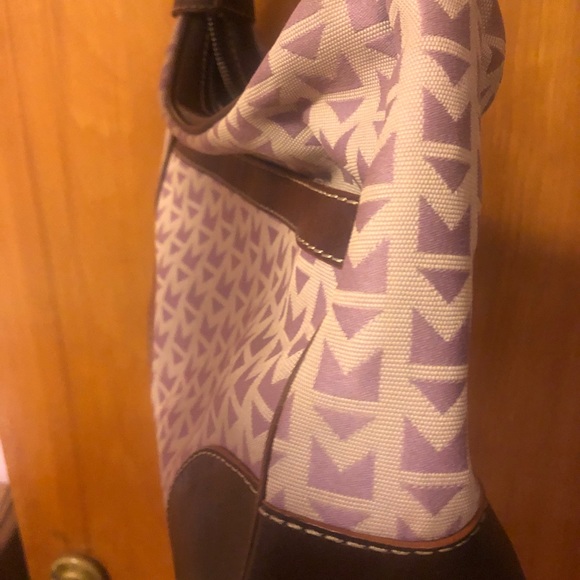 Michael Kors Lilac logo purse. - Picture 5 of 7